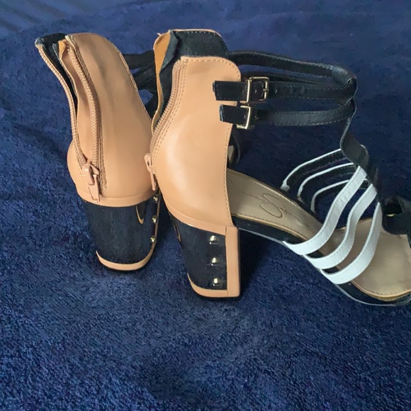 Tri color -beige black white-sandals. - Picture 4 of 4